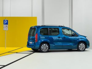 Opel Combo-e Assistente al parcheggio automatico